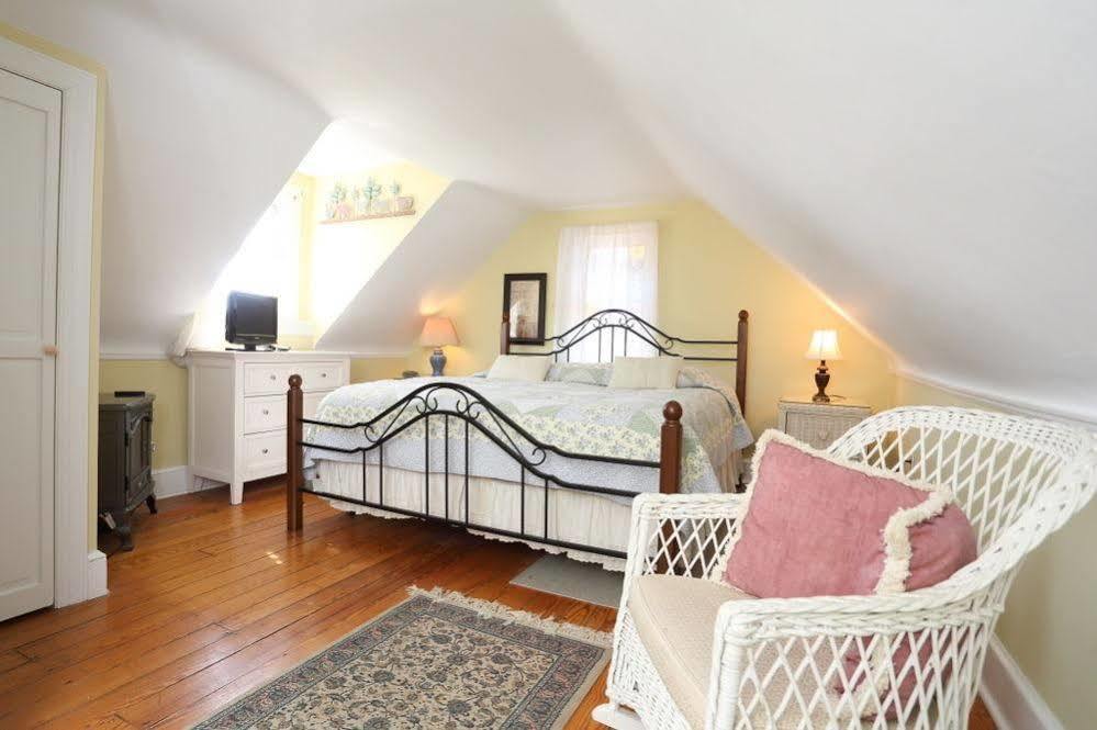 Beauclaires Bed & Breakfast Cape May Exterior photo
