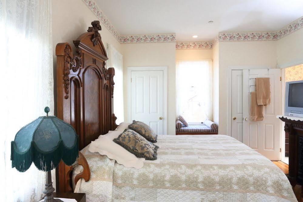 Beauclaires Bed & Breakfast Cape May Exterior photo