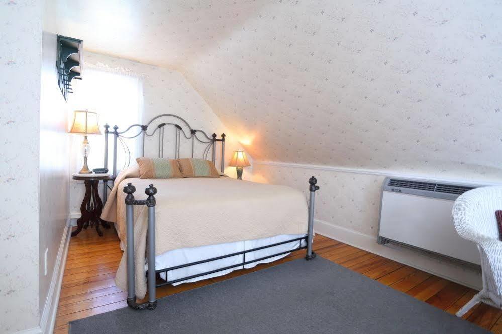 Beauclaires Bed & Breakfast Cape May Exterior photo