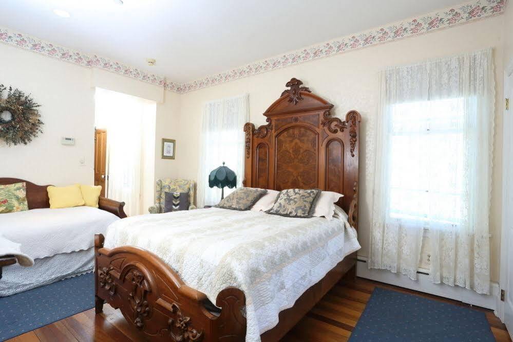 Beauclaires Bed & Breakfast Cape May Exterior photo